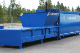Pre-crushing waste compactor