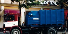 Kerromme jätepuristimien ja jätepaalaimien kehityksestä, jätehuollon uudistuksesta Myyrmannissa sekä uudesta yhteistyöstä kierrätysyrityksen kanssa.