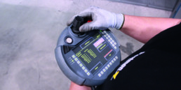 Jätepuristimen raepuhalluksen ohjaus